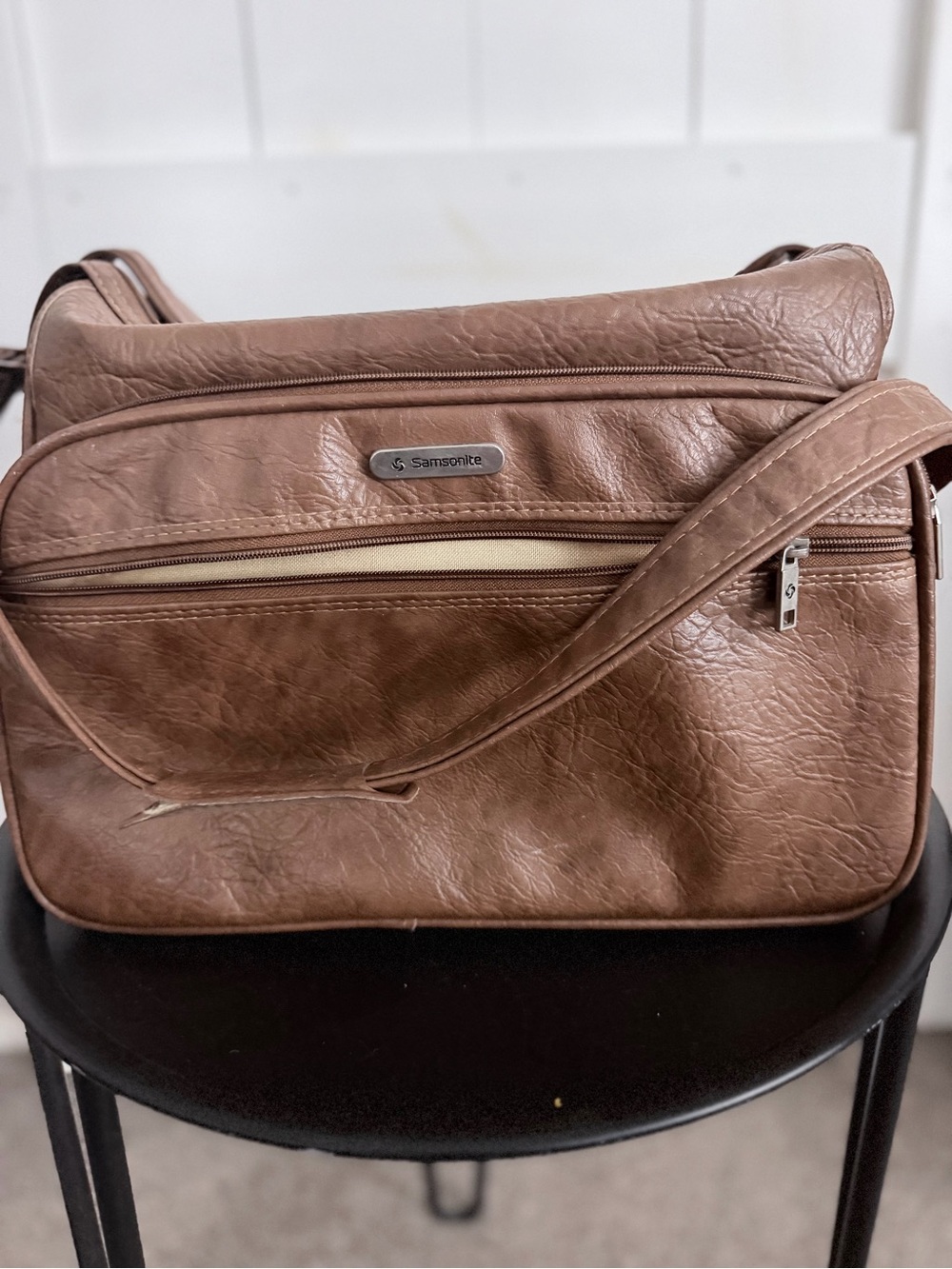 Samsonite Brown Leather Laptop Messenger Bag with Front Zipper